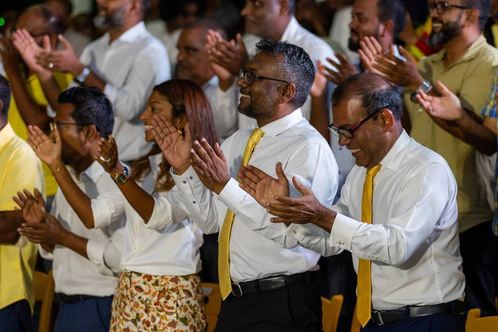 އެމްޑީޕީގެ ޗެއާޕާސަންކަމުގެ ކޯޅުން: ކުރީ ޗެއާޕާސަން ފައްޔާޒުގެ މެޖޯރިޓީ ގައުމީ މަގިލީހުގައި